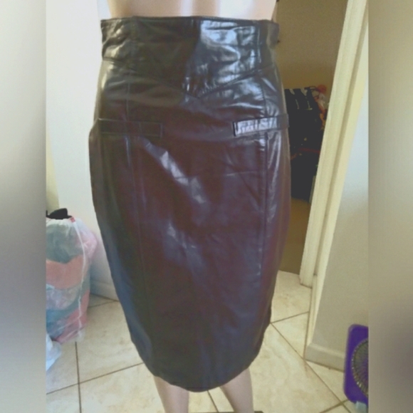 VINTAGE LEATHER SKIRT DK. BROWN (WAIST 13 IN.) BY TOFFS PERFECT CONDITION - Picture 1 of 7